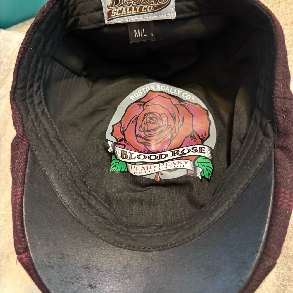 Elegant Black and Burgundy Men's Hat - Picture 3 of 3